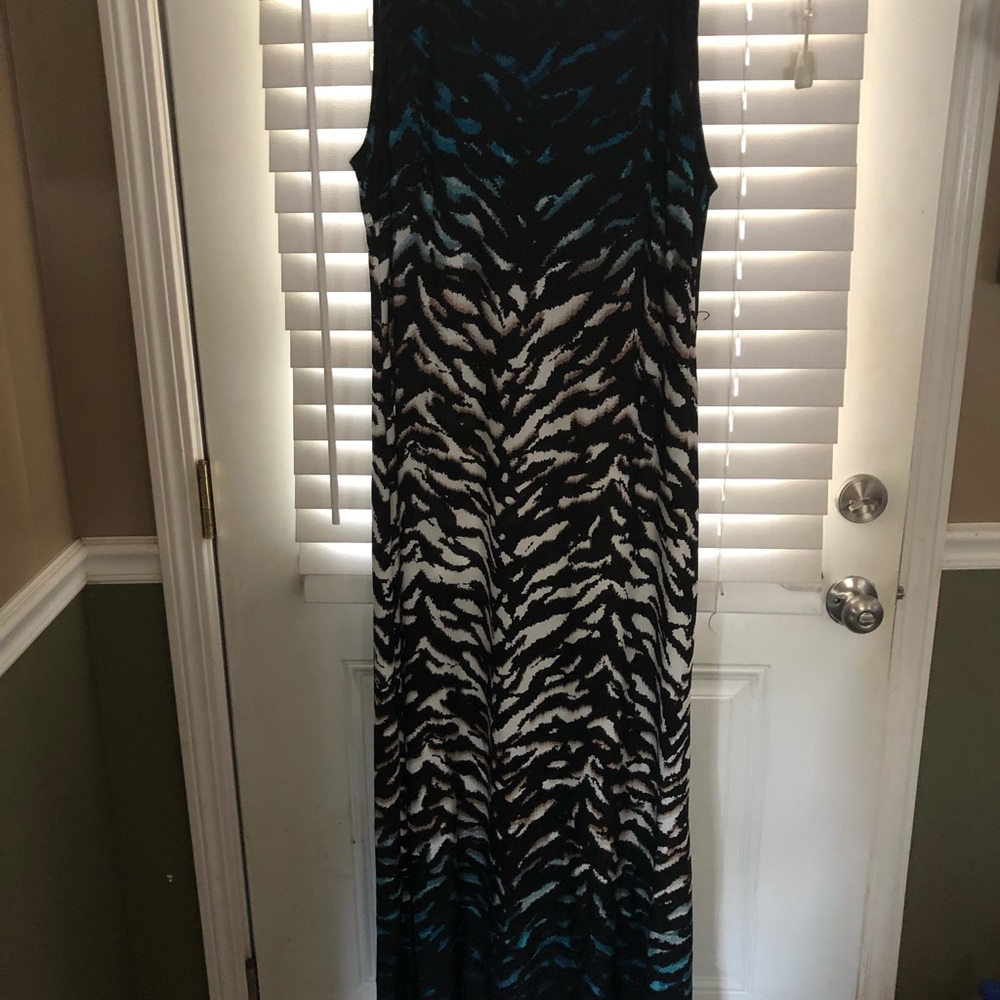 Studio one Dress - Picture 2 of 6